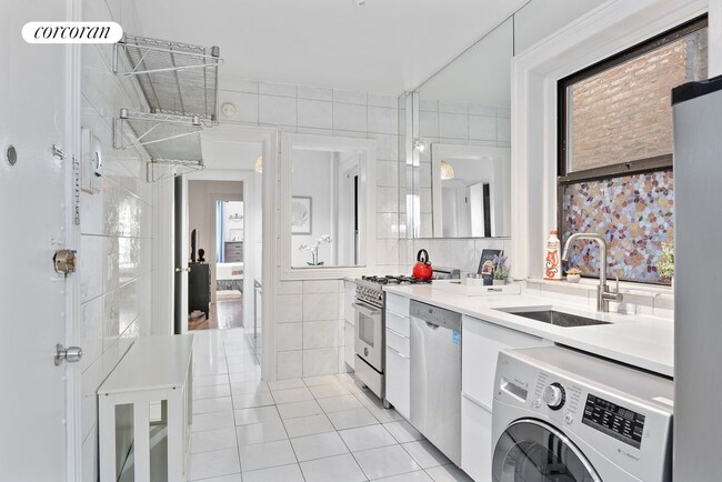Foto del edificio - 228 W 16th St