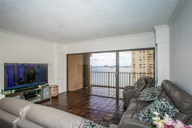 Foto del edificio - 1800 NE 114th St