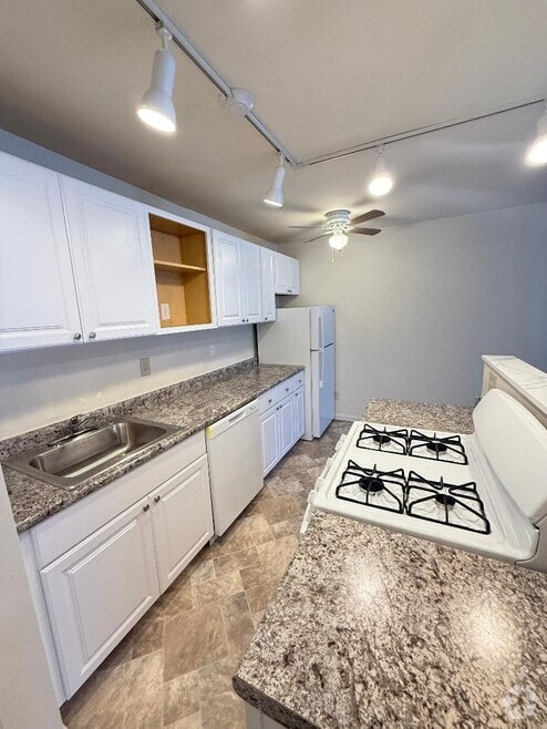 Building Photo - Foxwood Apartments
