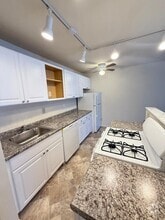 Building Photo - Foxwood Apartments