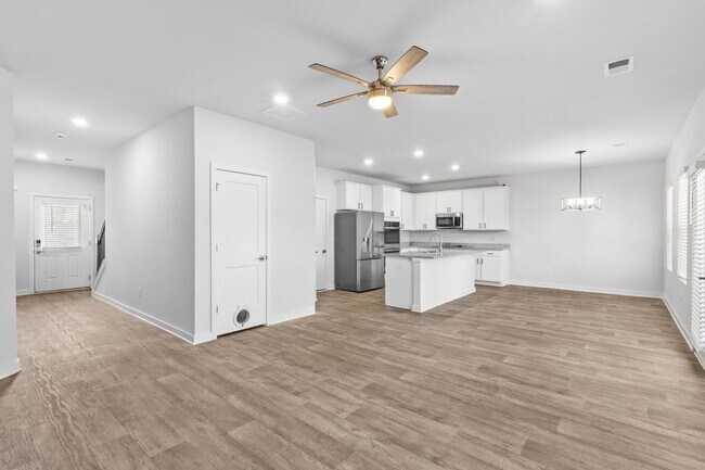 Foto del edificio - 583 Overlook Rd