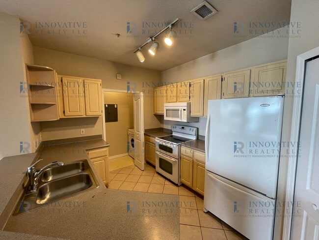 Building Photo - 2BR/2BA First Floor Condo in Visconti in M...