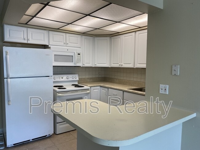 Building Photo - 2664 St Joseph Dr W