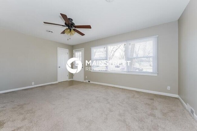 Building Photo - 4 Bedroom Pet-Friendly Home in Kansas City...