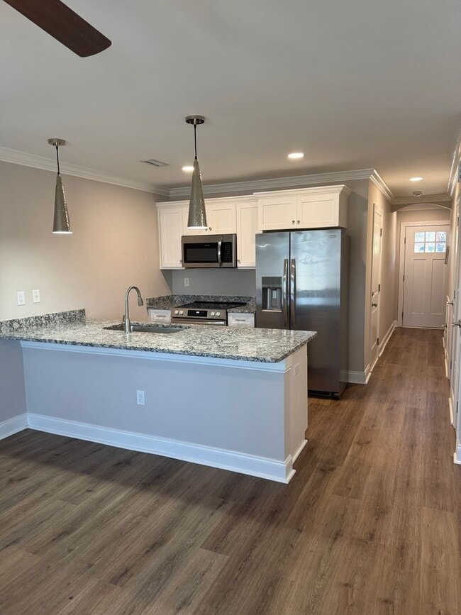 Building Photo - 1006 10th Ave NE