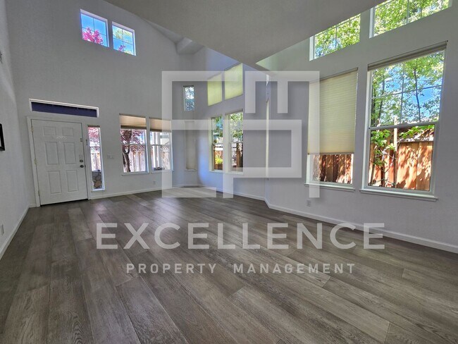Foto del edificio - Beautifully Updated 3/2.5 House with Open ...