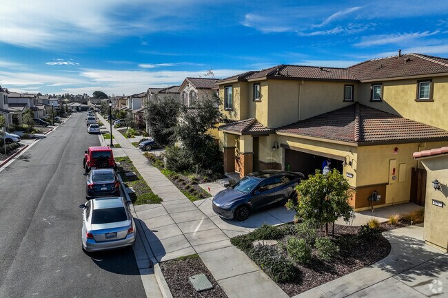 Alternar - 844 Diamante Way