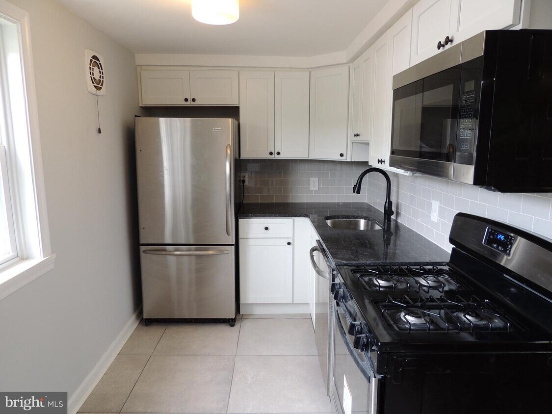 Primary Photo - 154 W Maryland Ave