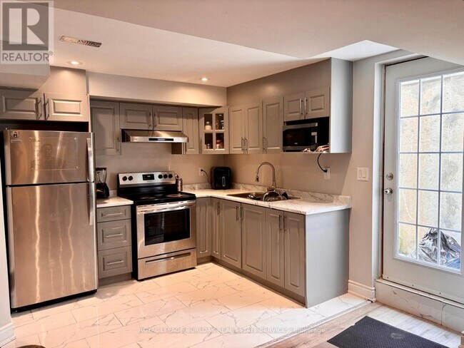 Building Photo - 1510 Mendelson Hts
