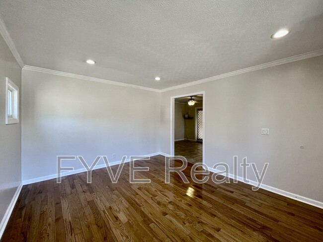 Foto del edificio - 3140 Brickdale Ln