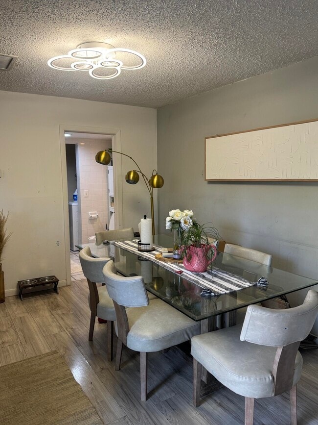 Foto del edificio - 1544 Forest Lakes Cir