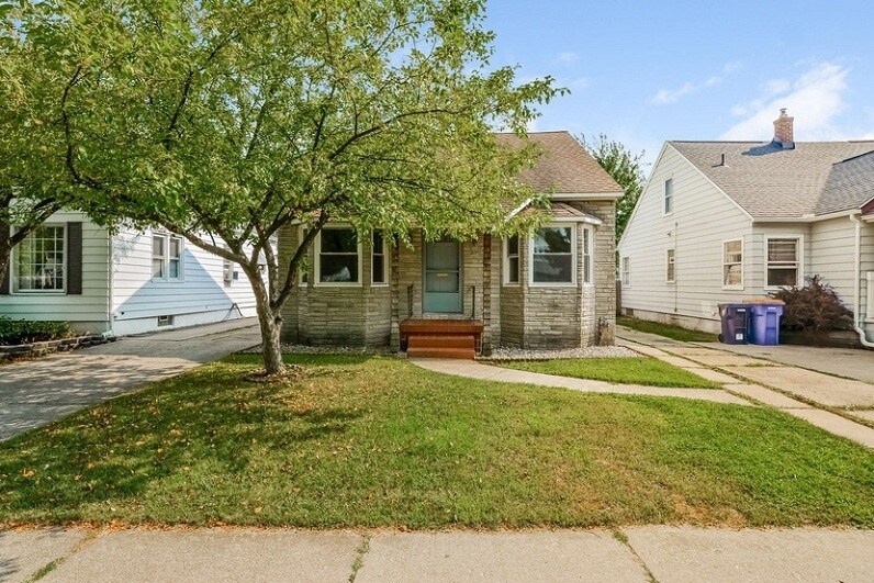 856 Lake Michigan Dr NW, Grand Rapids, MI 49504 House Rental in Grand