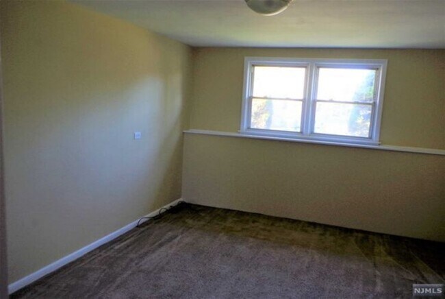 Building Photo - 32 Haines St