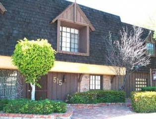 Building Photo - 515-517 N Hobart Blvd