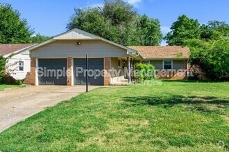 Building Photo - 3221 Beechwood Dr