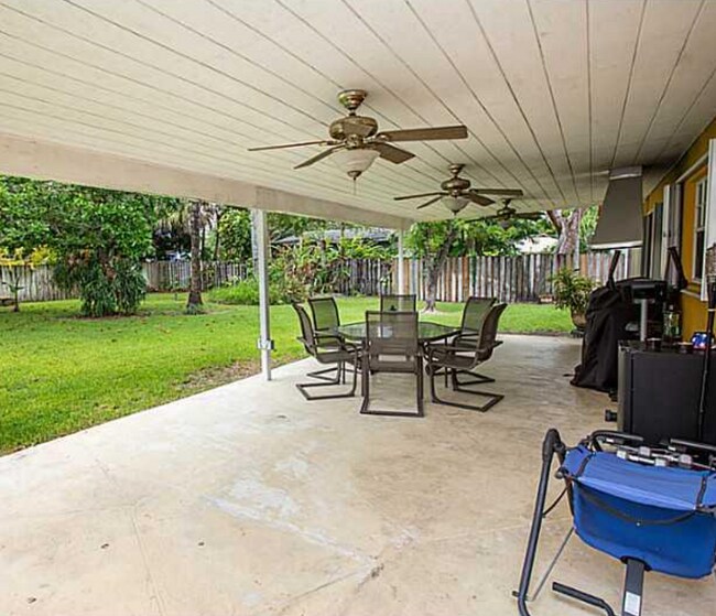 Foto del edificio - 9910 SW 73rd St