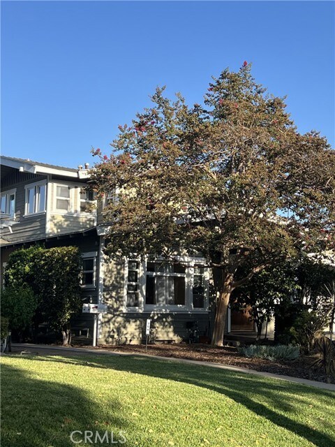Foto del edificio - 702 N Bushnell Ave