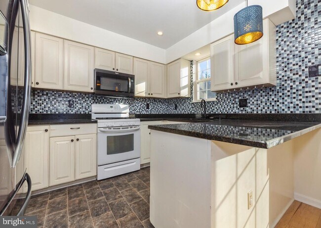 Foto del edificio - 229 Strawbridge Ln