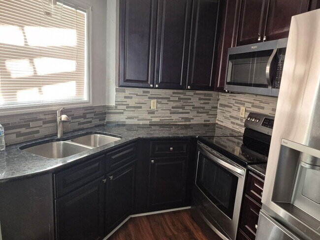 Building Photo - 1004 Brookhollow Dr