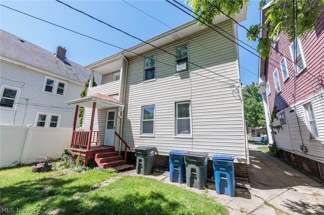 Building Photo - 2035 Chesterland Ave