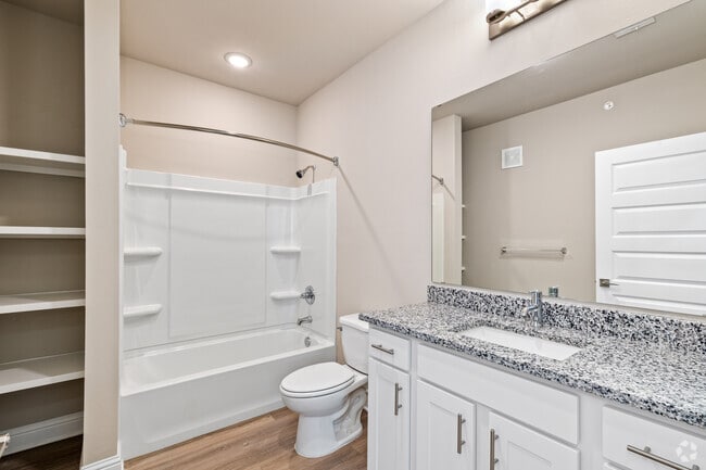The Cove: 3BR, 2BA- Bathroom - Flats at East Bay