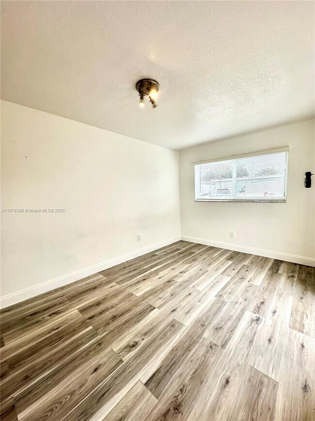 Foto del edificio - 815 83rd St