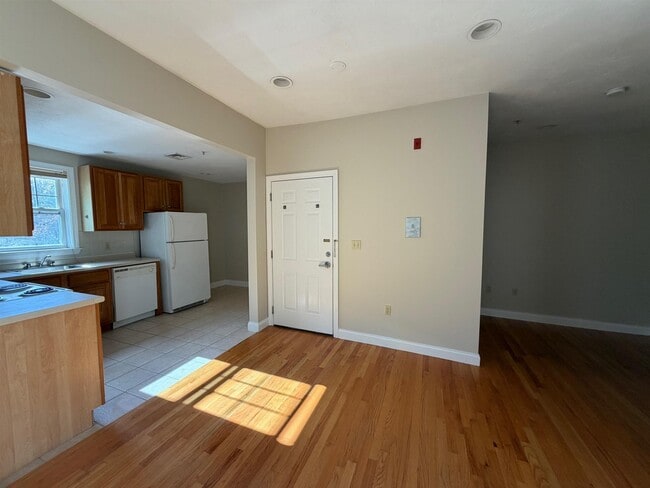 Building Photo - 454 Green St
