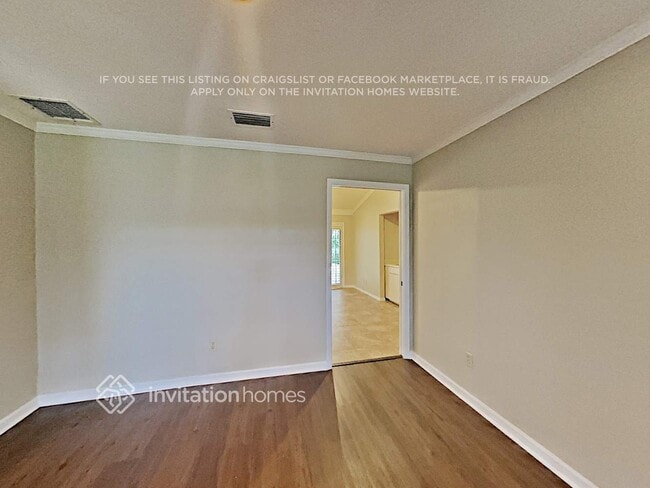 Building Photo - 622 S Sweetwater Blvd