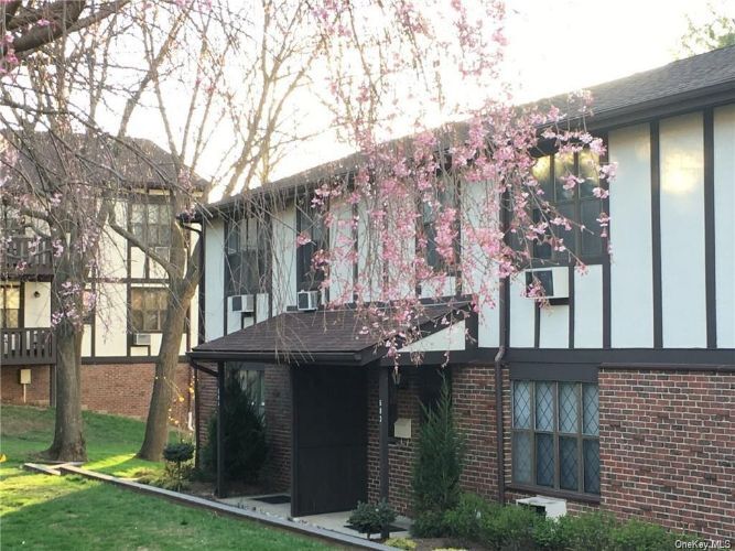 683 Sierra Vista Ln, Valley Cottage, NY 10989 Townhome Rentals in