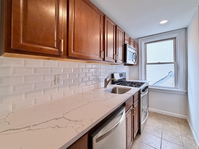 Building Photo - 63 COLES St