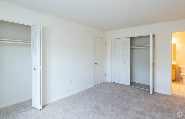 2BR, 1.5BA - 844 SF - Woodsdale Apartments