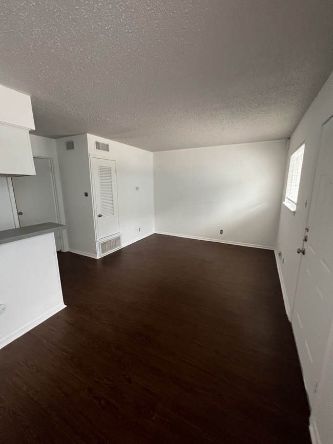 Building Photo - Great one bedroom in Hyde Park!