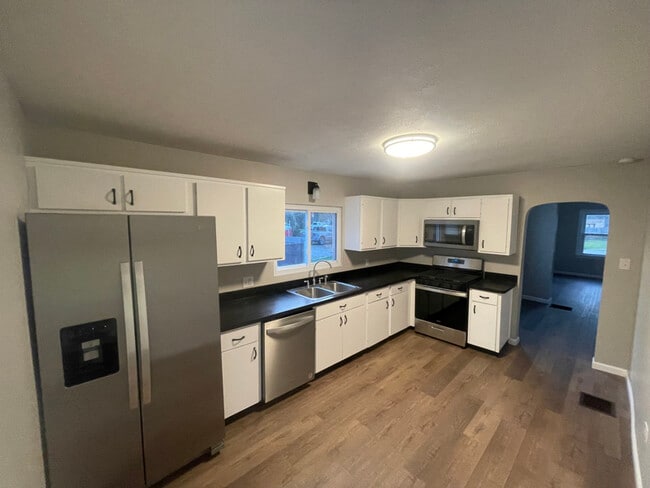 Building Photo - 36370 S Riverview Dr