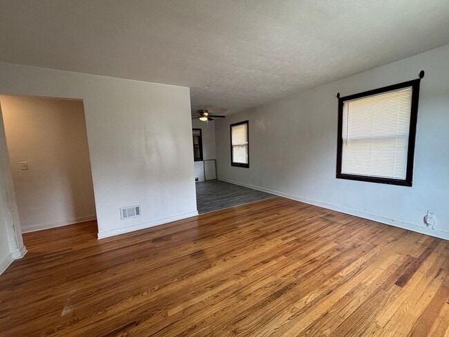 Photo - 4520 Lafayette Ave Apartment