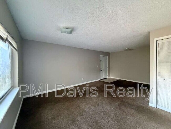 Foto del edificio - 1845 Lindberg Dr