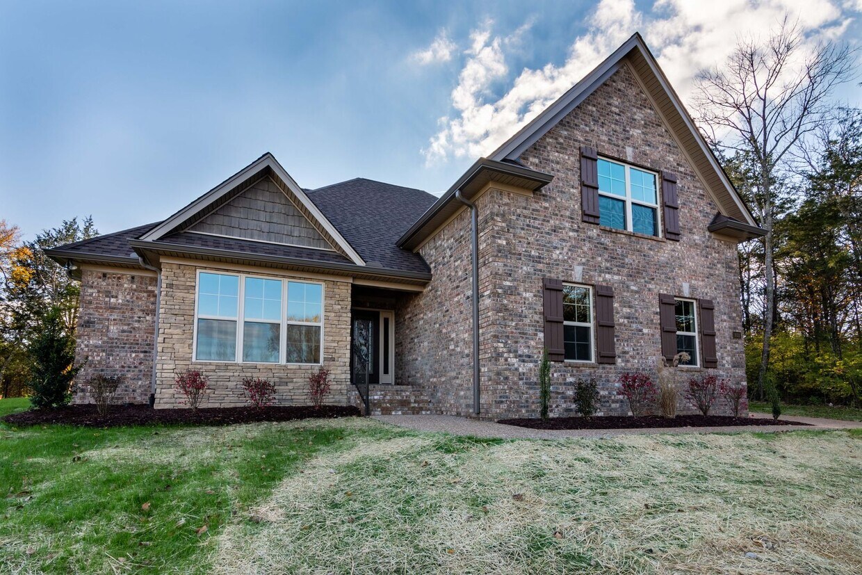Foto principal - For Lease - 3 Beds, 2 Baths, 2300sqft home...