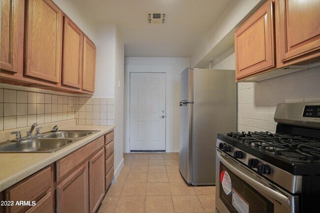 Building Photo - 2458 E Encinas Ln