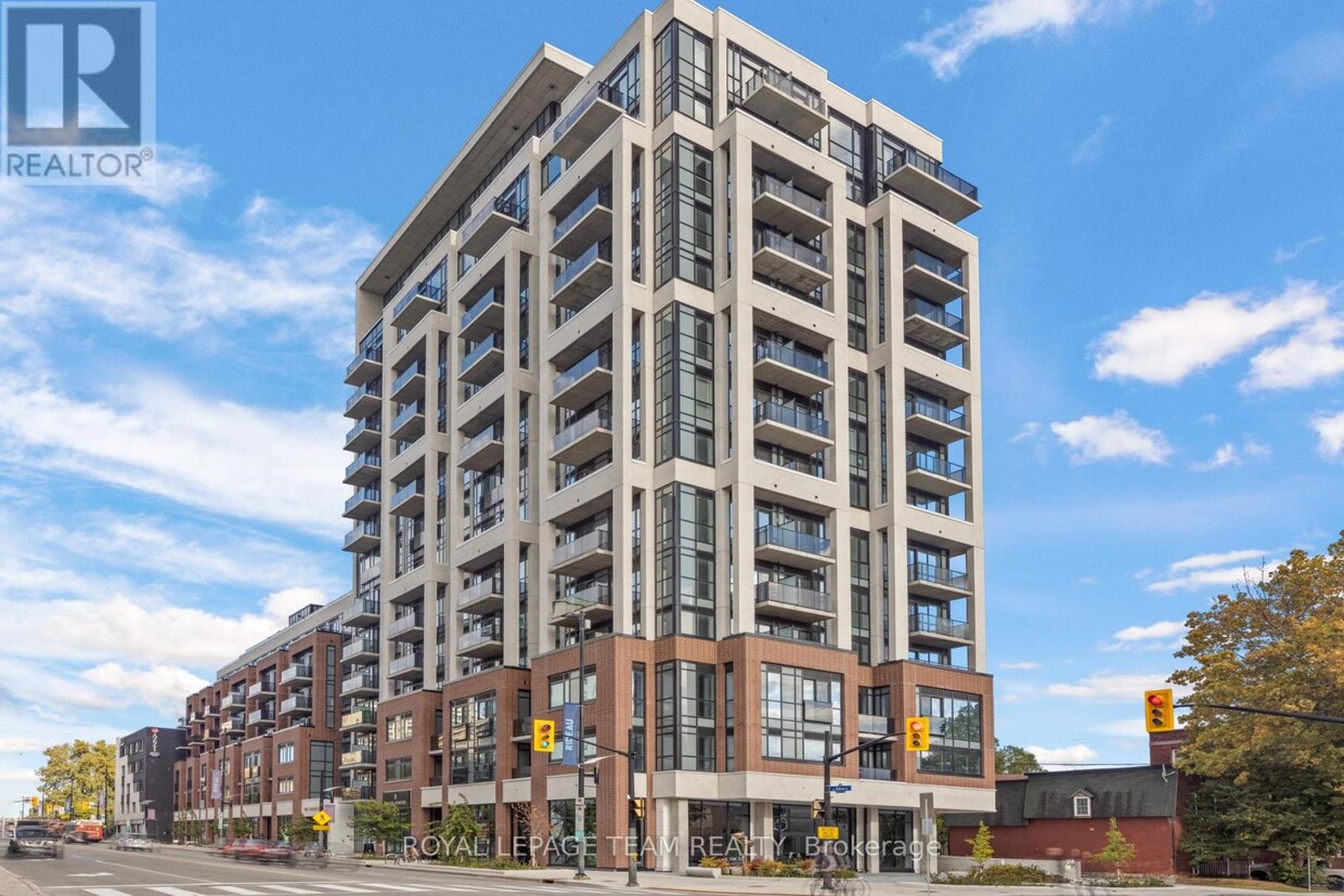 Primary Photo - 560-560 Rideau St