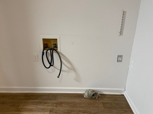 Building Photo - 1069