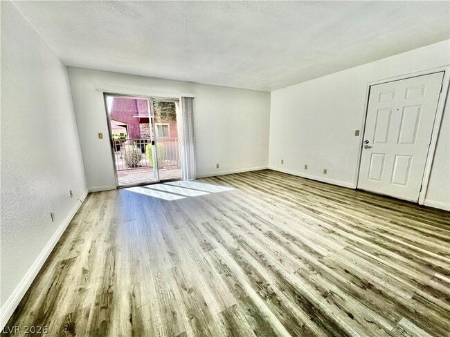Foto del edificio - 4380 Sandy River Dr
