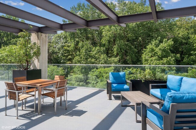 Building Photo - 9655 Woods Dr