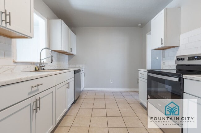 Building Photo - 1307 NE 56th Terrace