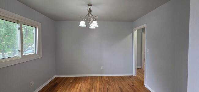Foto del edificio - 3946 E 6th St