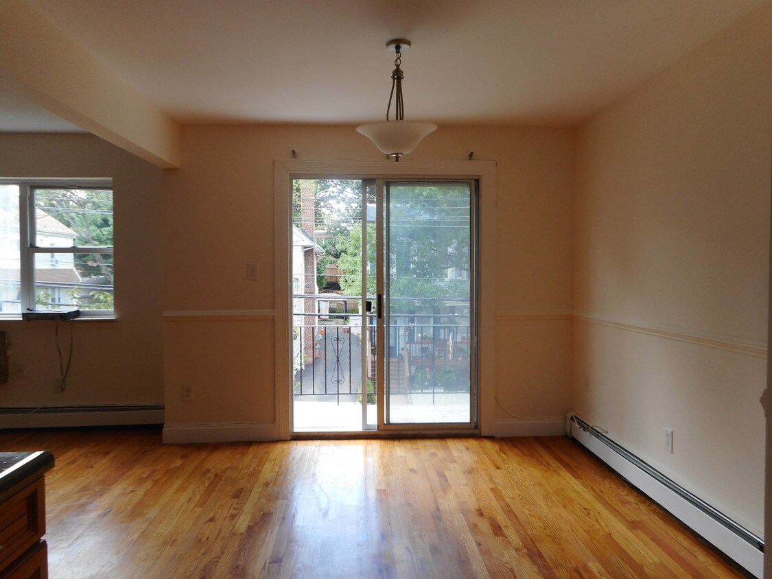 Primary Photo - 222 E 235th St