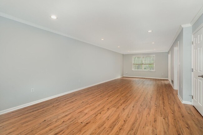 Building Photo - Welcome to this charming 3 bedroom, 2.5 ba...