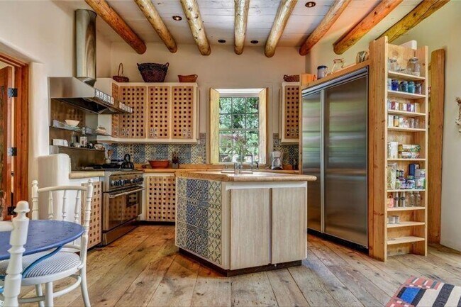 Building Photo - Live in a Piece of Santa Fe’s History – Av...
