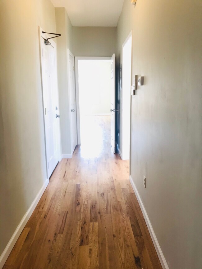 Building Photo - 297 Ellis Ave