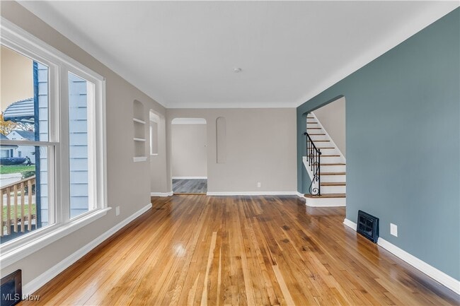 Building Photo - 14705 Krems Ave