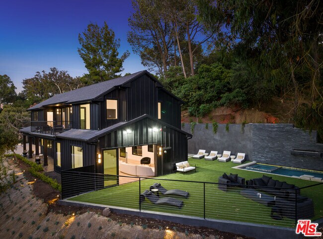 Foto del edificio - 3140 Coldwater Canyon Ave