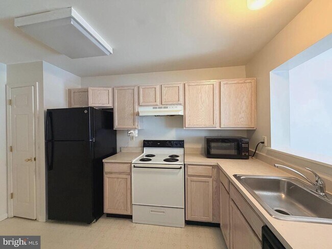 Building Photo - 8906 Mallard Ct